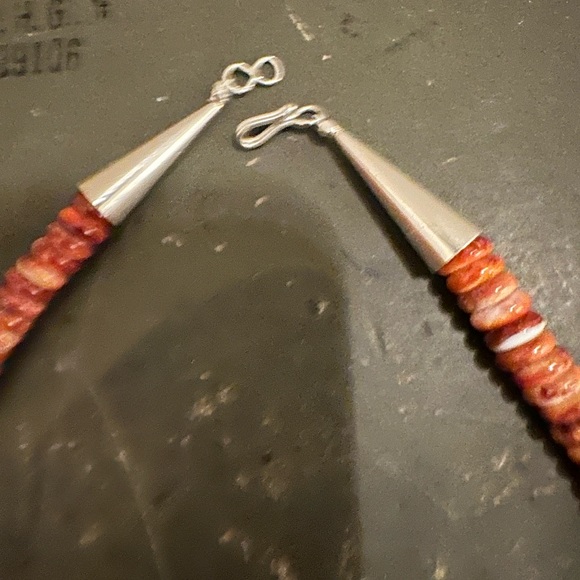 Hand Crafted “One of a Kind” Orange Spiny Oyster & Sterling Silver Necklace - Picture 3 of 3